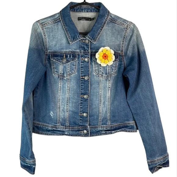 PRANA Cropped Jean Jacket Blue Medium Wash Denim Stretch Crochet Flower Pin S - Picture 2 of 13